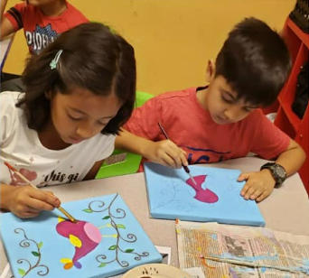 children painting